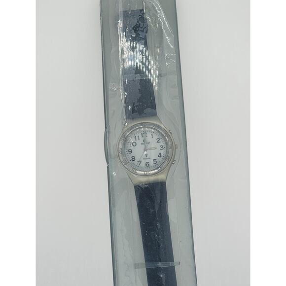 Men’s On-Time Atomic Radio-Controlled Watch – White Dial, Black Leather Strap - Picture 9 of 9